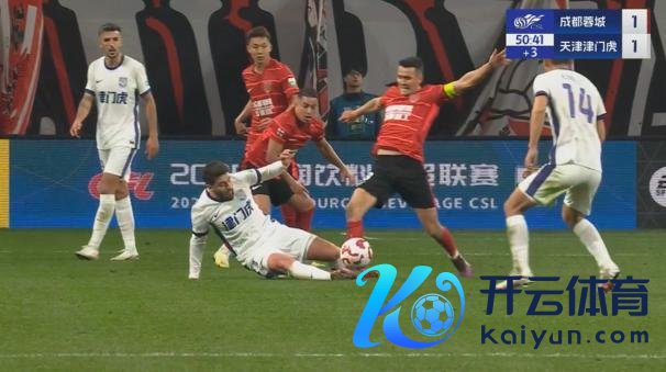 媒体东说念主热议周定洋红牌 判罚圭臬矫枉过正