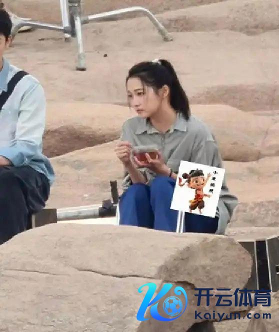 李昀锐关晓彤《驻扎》捂眼路透